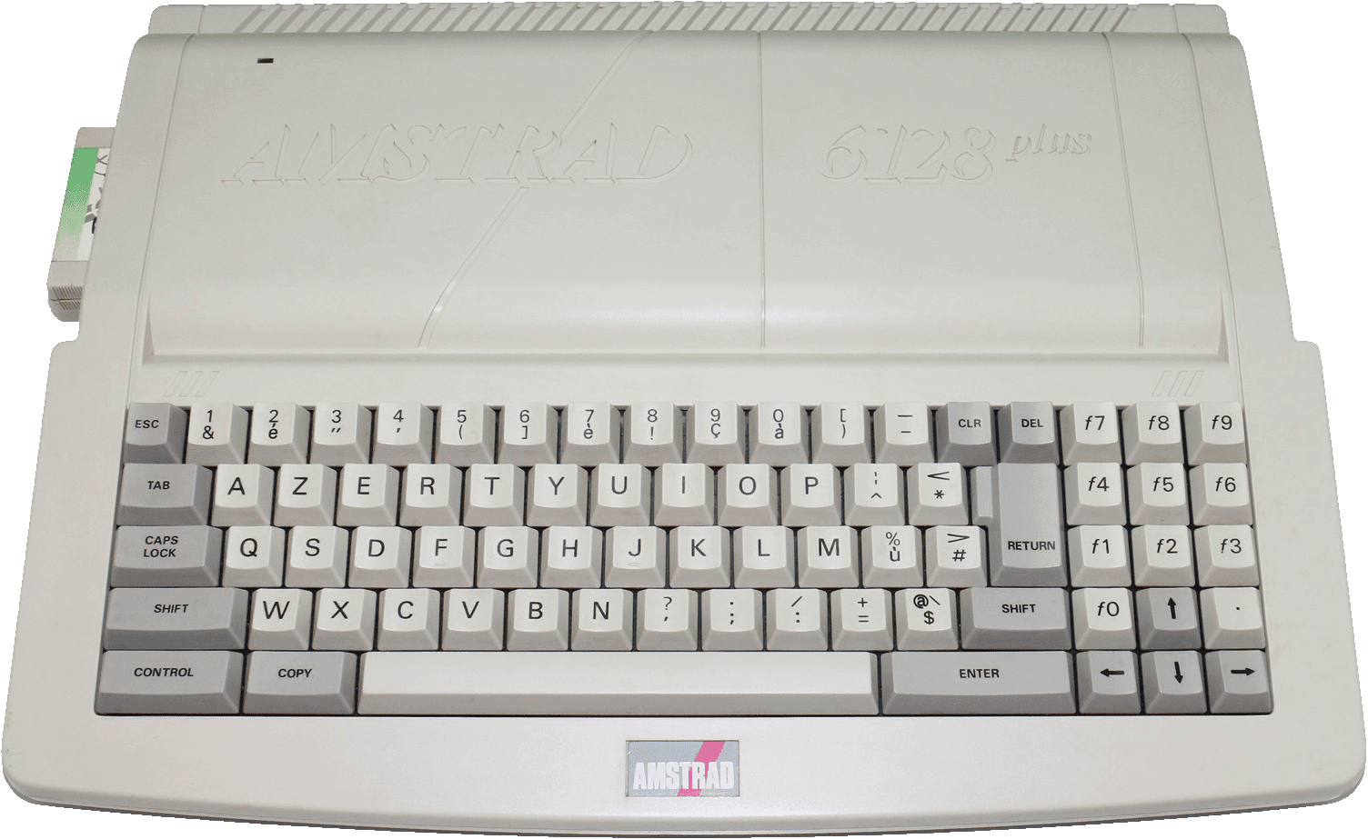Amstrad CPC 6128 Plus, computadora de 8 bits con gráficos mejorados y disquetera integrada.